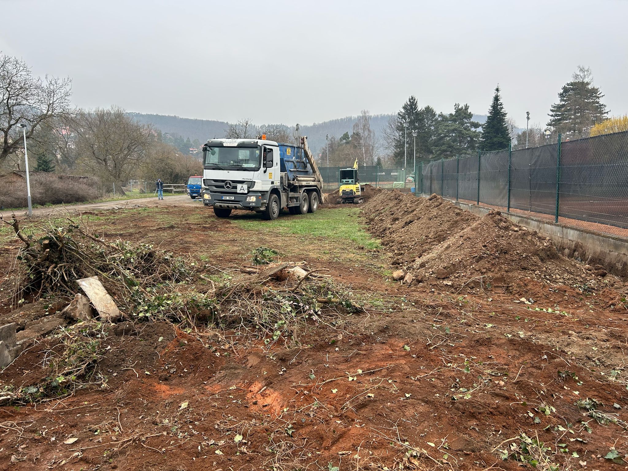 Začínáme přípravné práce na novém kurtu
