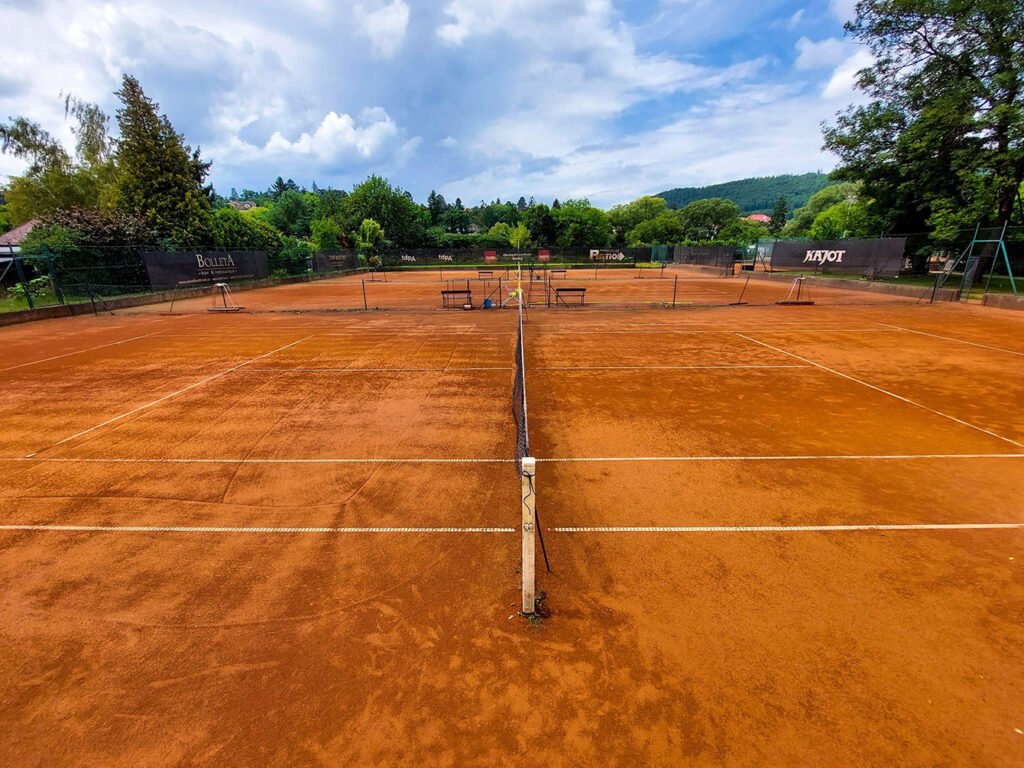 Tenisové kurty v Černošicích u Berounky